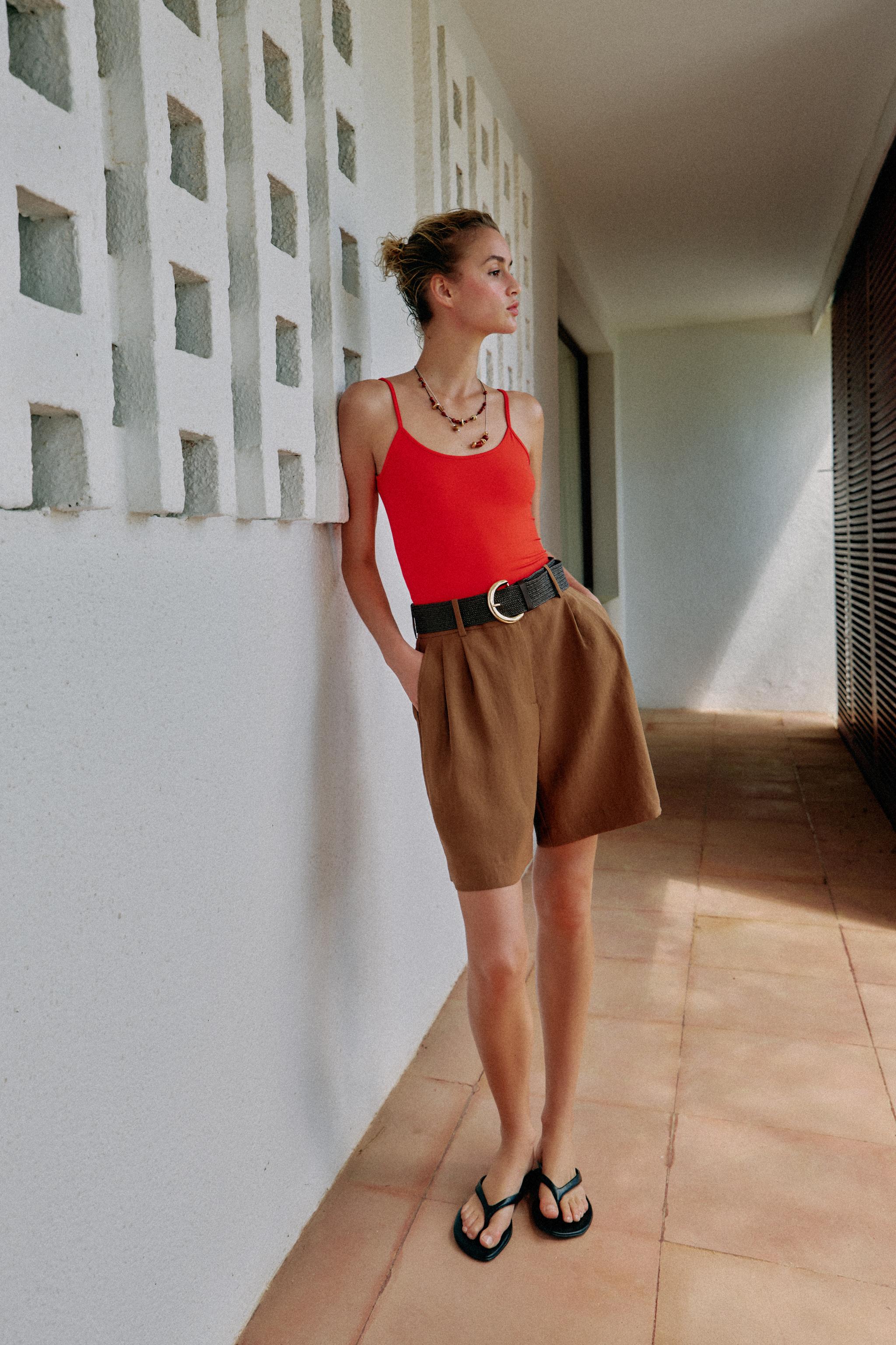 Бермуды с поясом и вытачками — ZARA