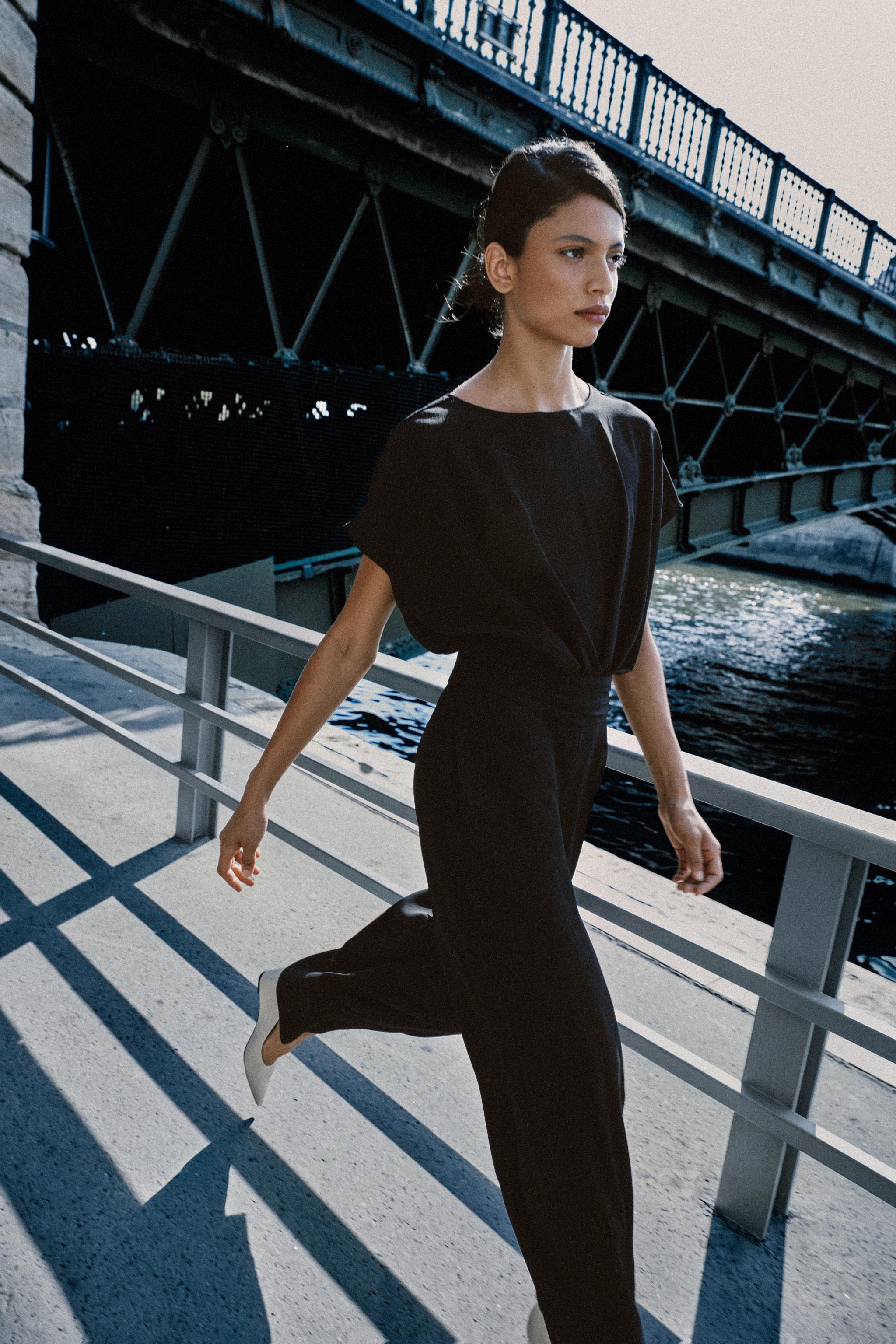 КОМБИНЕЗОН СО СКЛАДКАМИ НА ПОЯСЕ — ZARA