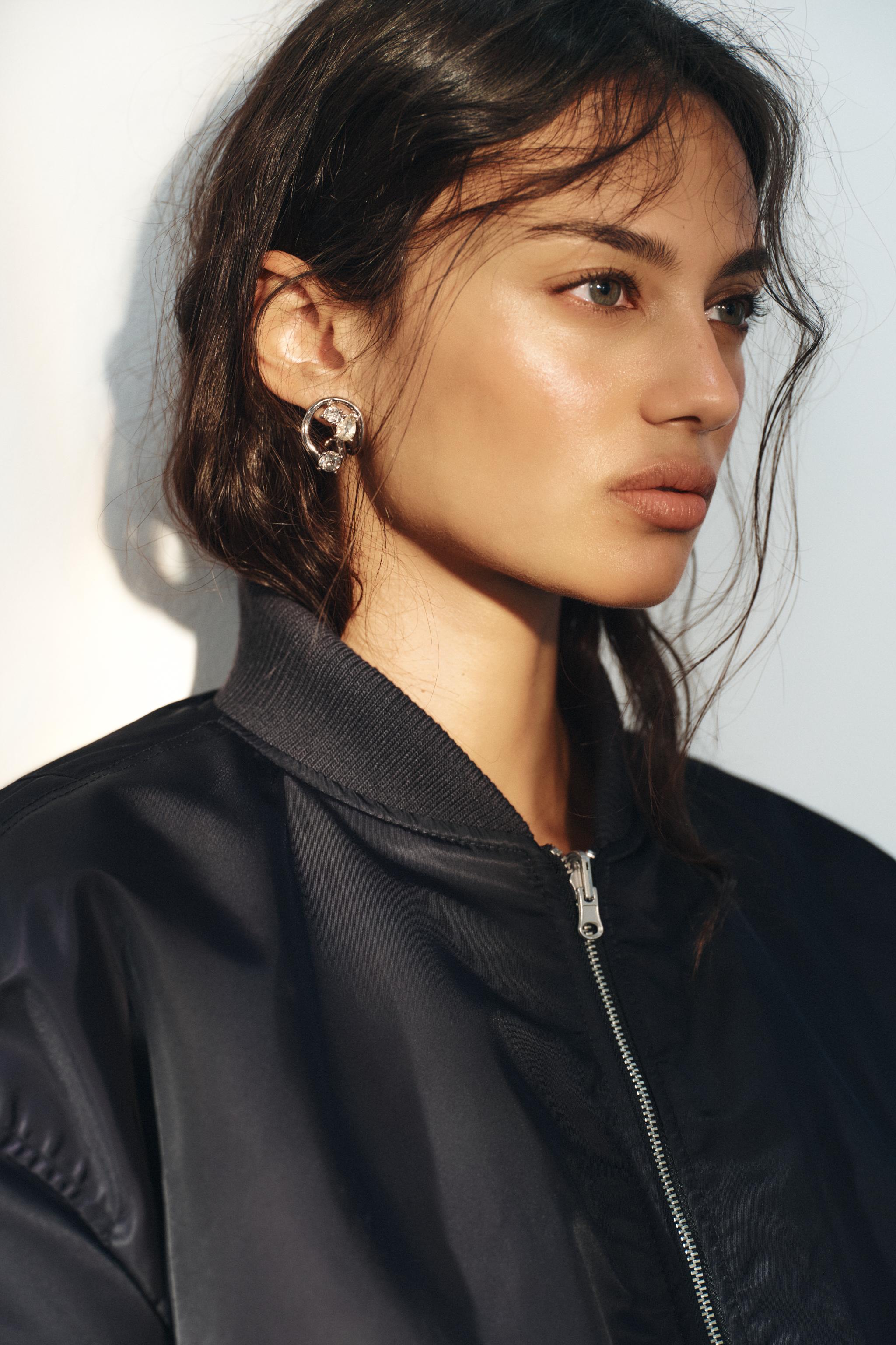 КРУГЛЫЕ МЕТАЛЛИЧЕСКИЕ СЕРЬГИ СО СТРАЗАМИ — ZARA