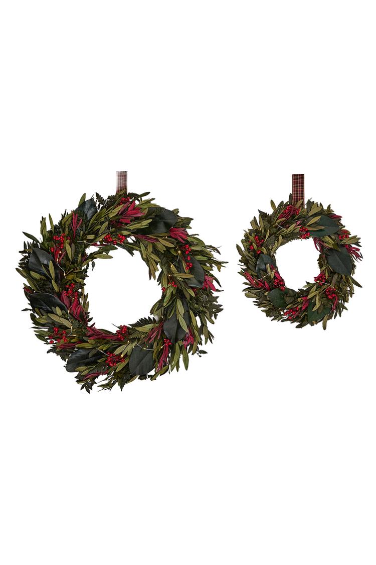 LARGE CHRISTMAS WREATH WITH LIGHTS AND LEAVES