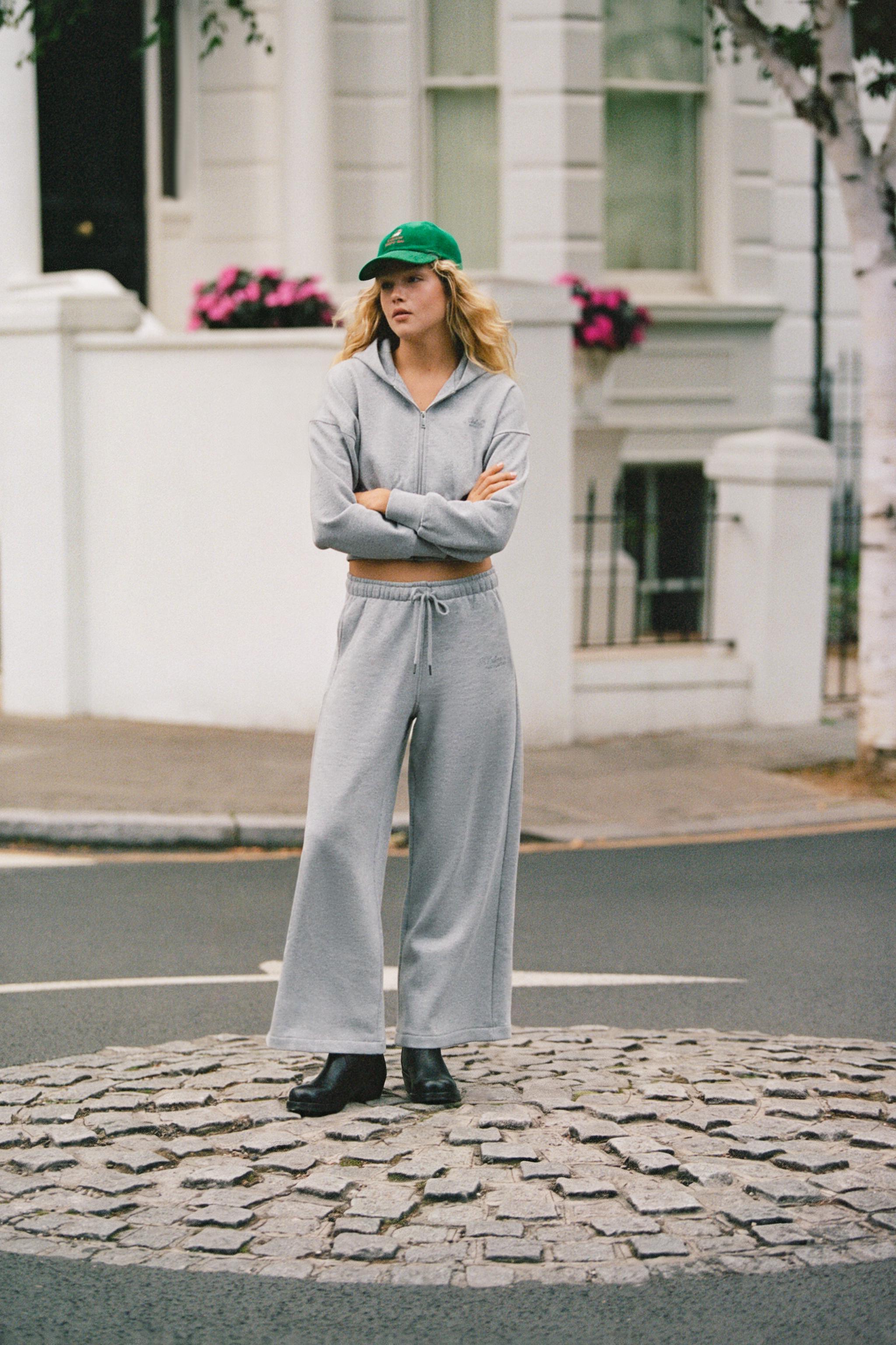 Кепка с вышивкой собаки и текста из вельвета — ZARA