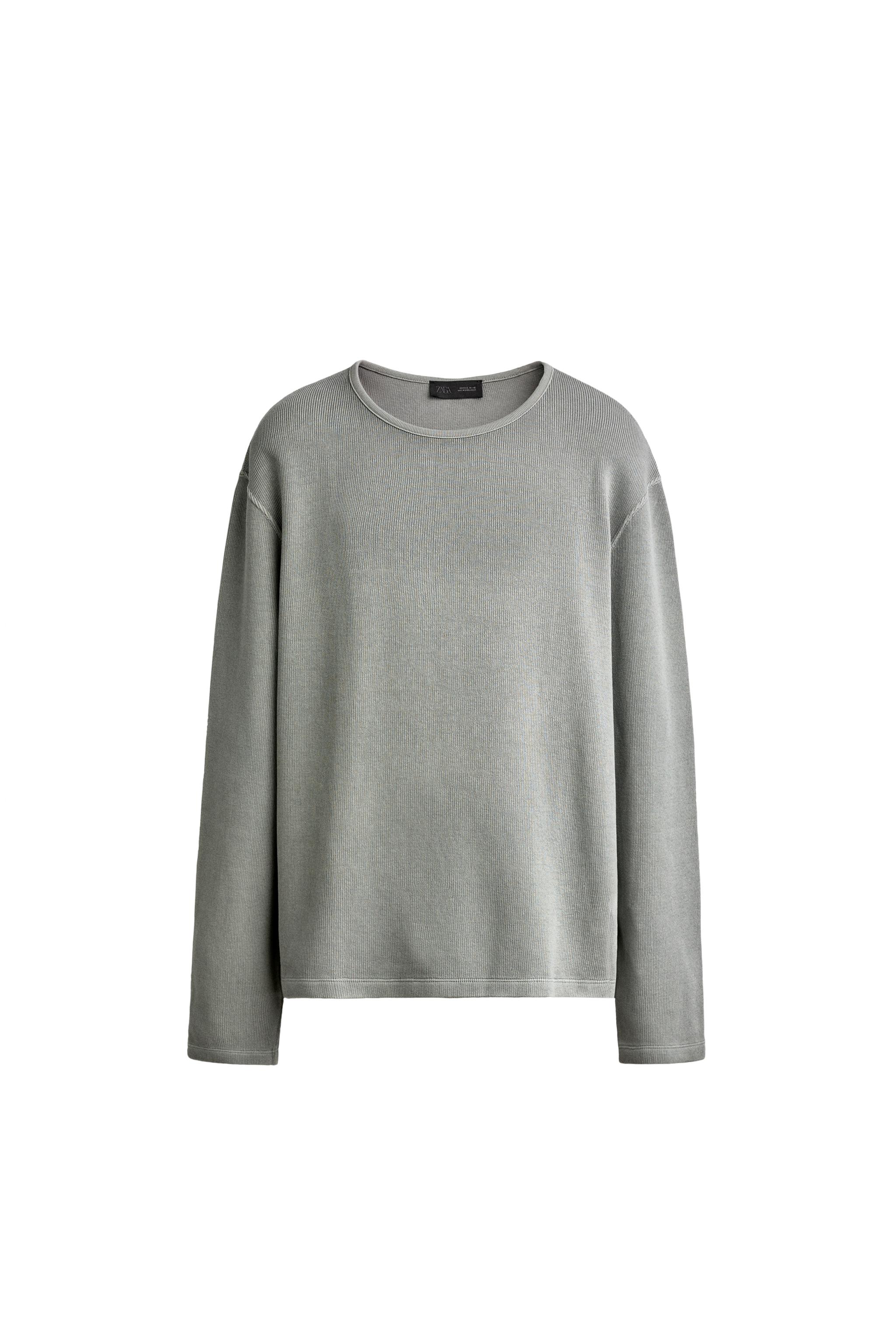 ТОЛСТОВКА С ФАКТУРНОЙ ОТДЕЛКОЙ И ЭФФЕКТОМ ПОТЕРТОСТИ — ZARA