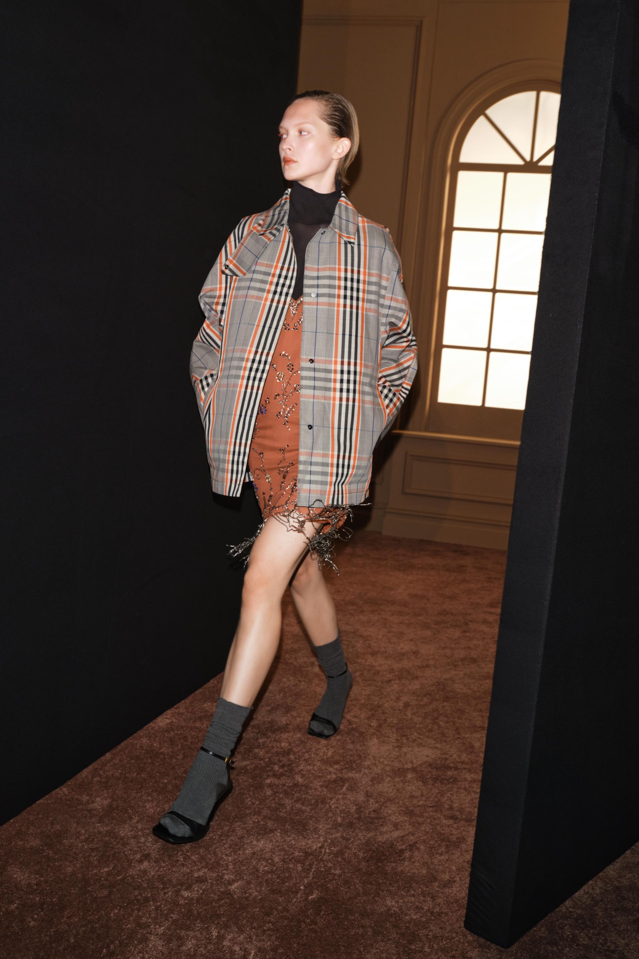 КОРОТКИЙ ТРЕНЧ В КЛЕТКУ ZW COLLECTION — ZARA