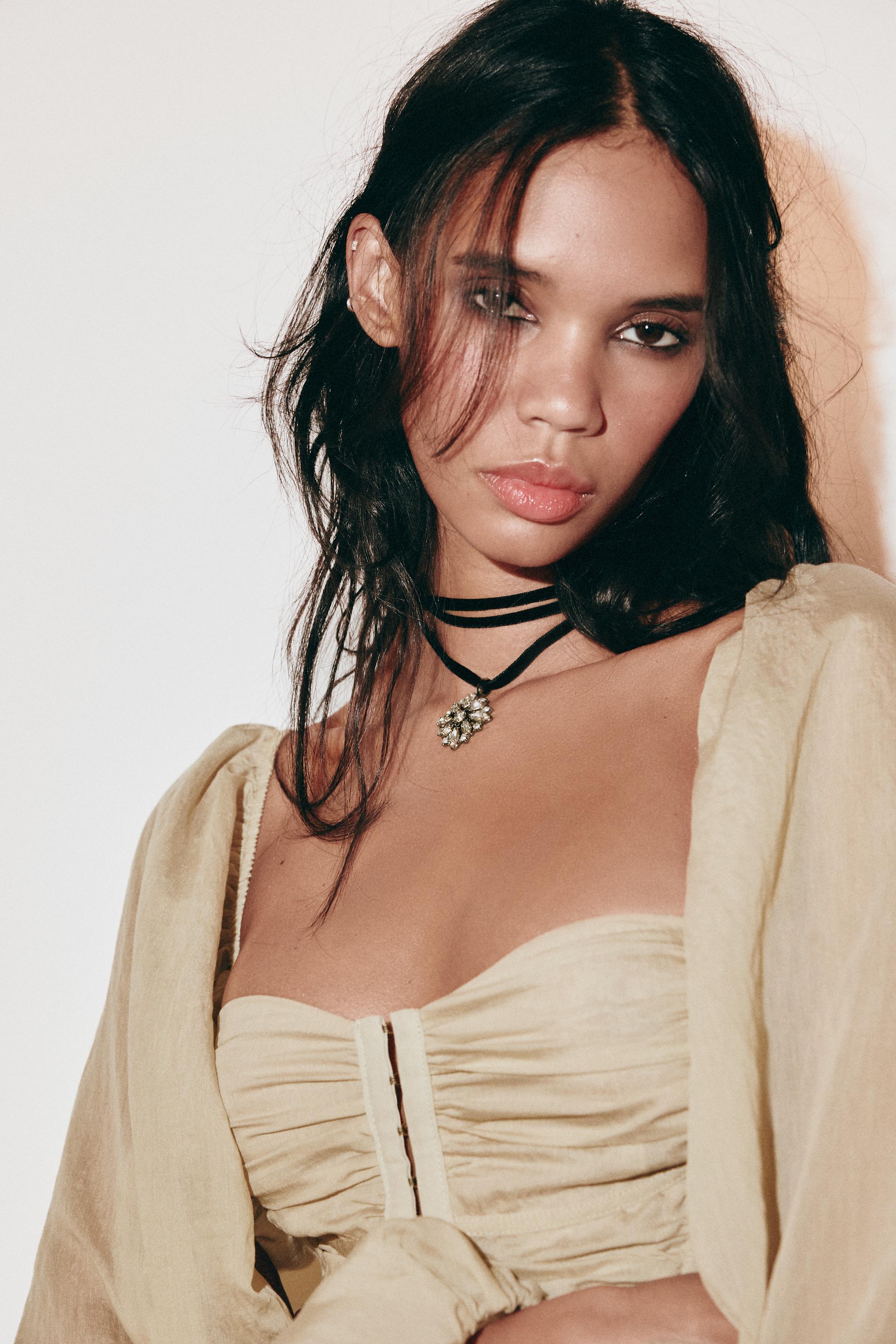 VELVET FLOWER CHOKER WITH RHINESTONES — ZARA