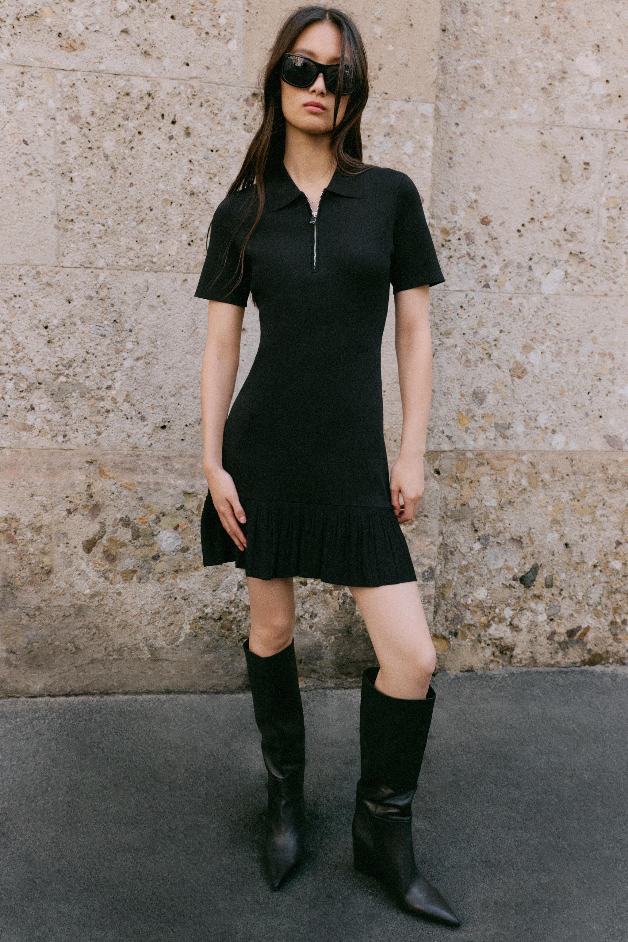 Вязаное короткое платье в складку — ZARA