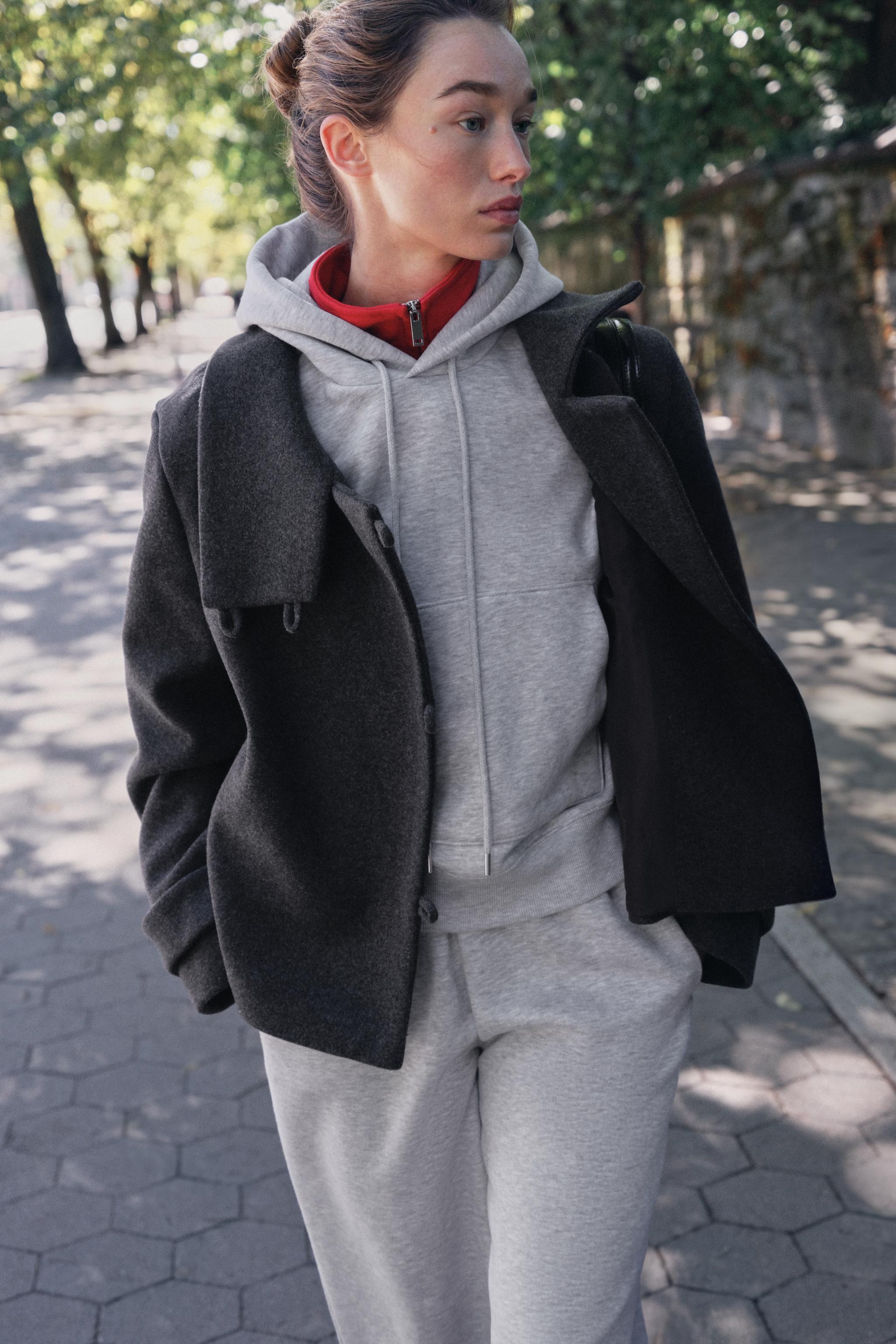 БАЗОВАЯ ТОЛСТОВКА С КАПЮШОНОМ — ZARA