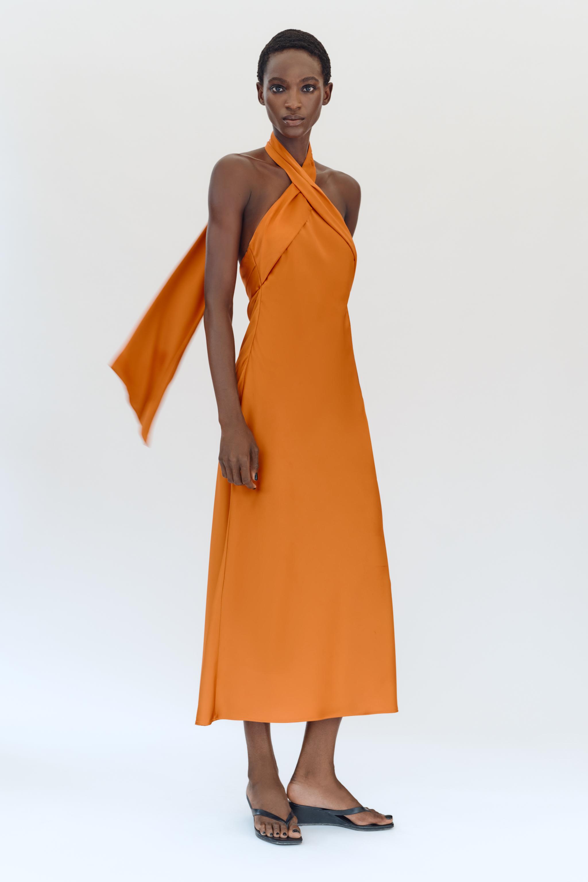АТЛАСНОЕ ПЛАТЬЕ МИДИ С ГОРЛОВИНОЙ ХАЛТЕР — ZARA