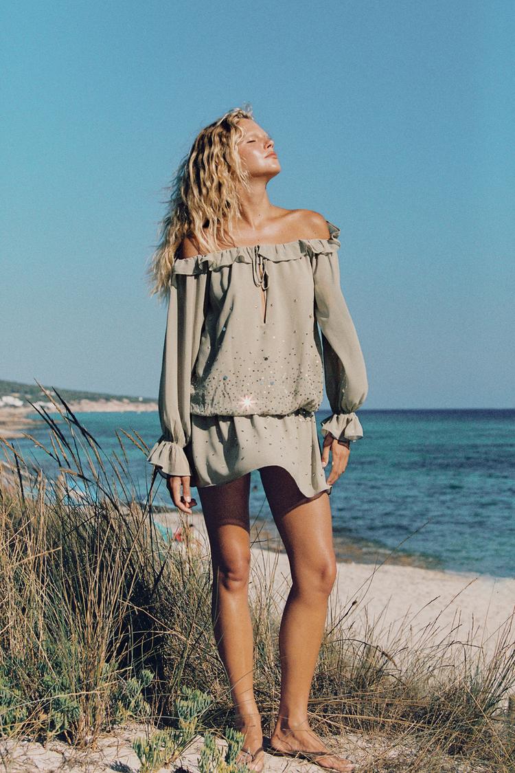 Платье из жоржета с рюшами и блестящими деталями