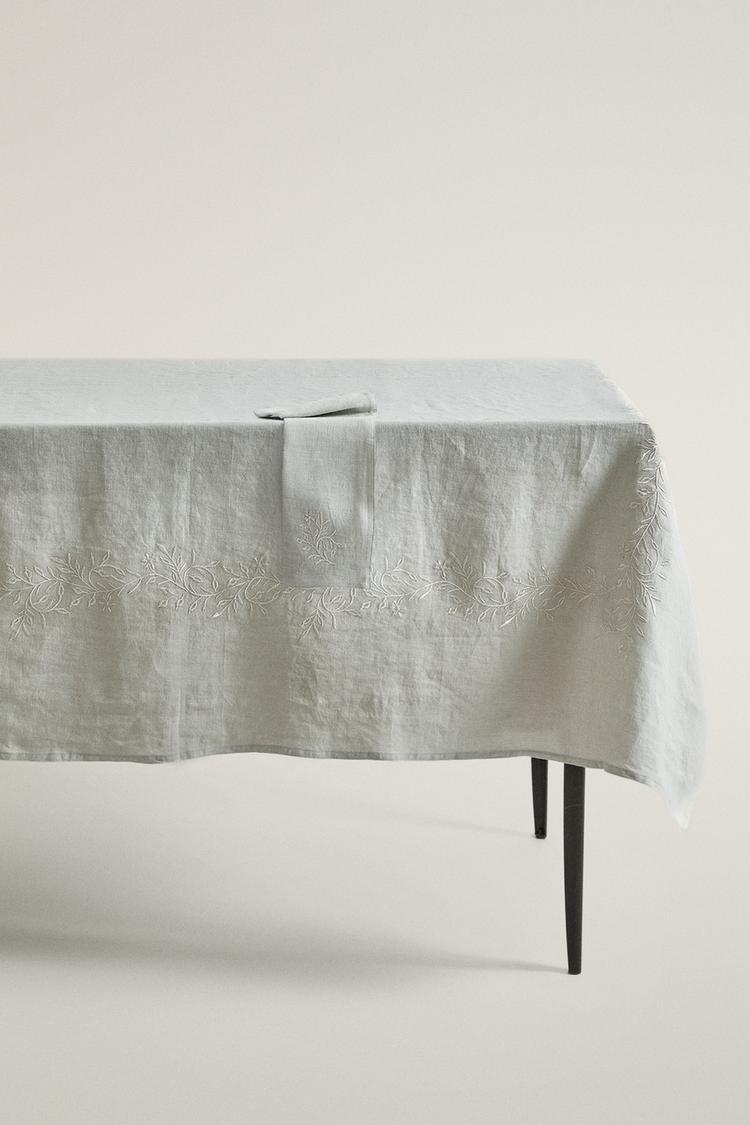 EMBROIDERED LINEN CHRISTMAS TABLECLOTH