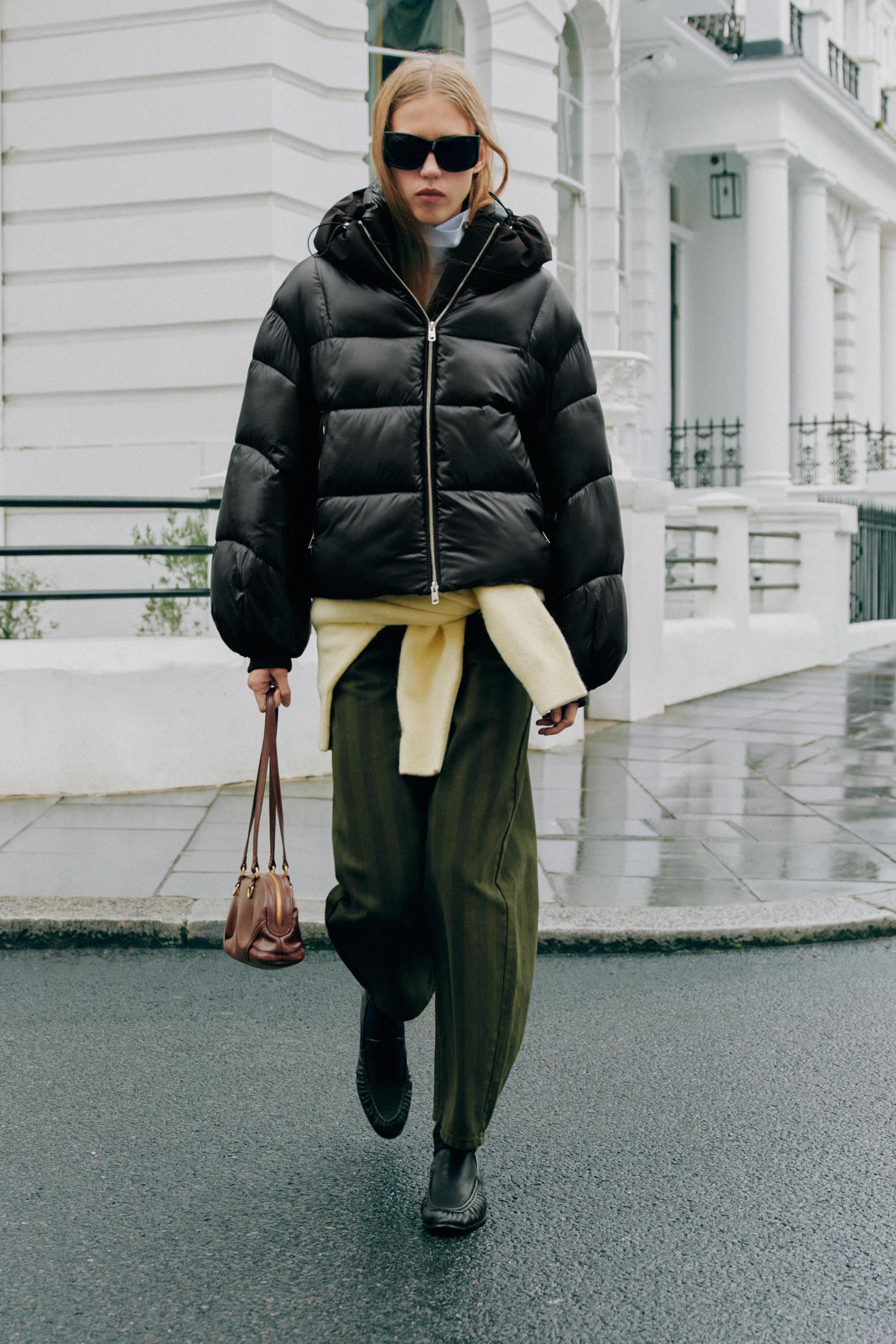 СТЕГАНЫЙ ВОДООТТАЛКИВАЮЩИЙ АНОРАК С КАПЮШОНОМ — ZARA