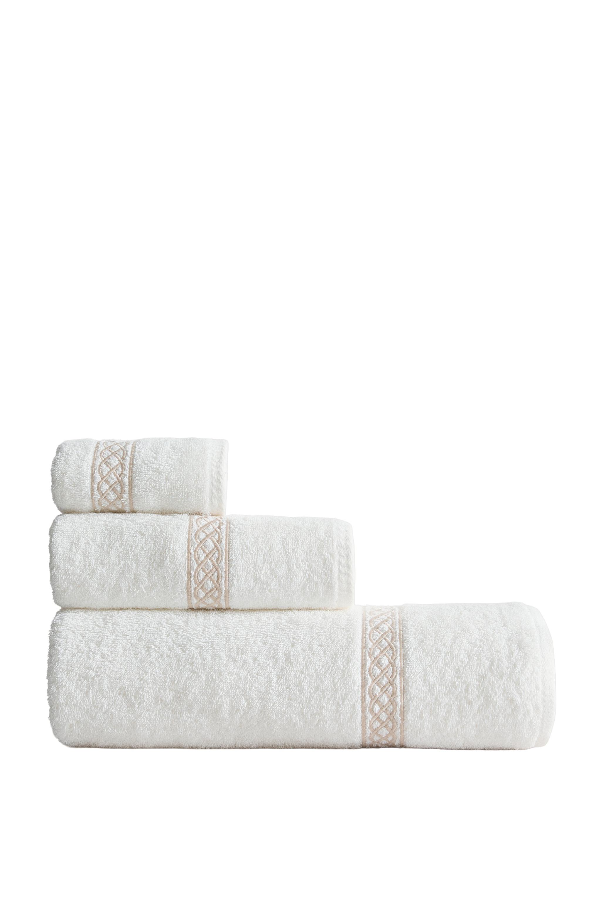 БАНОЕ ПОЛОТЕНЦЕ С ГЕОМЕТРИЧЕСКОЙ ВЫШИВКОЙ — Zara Home