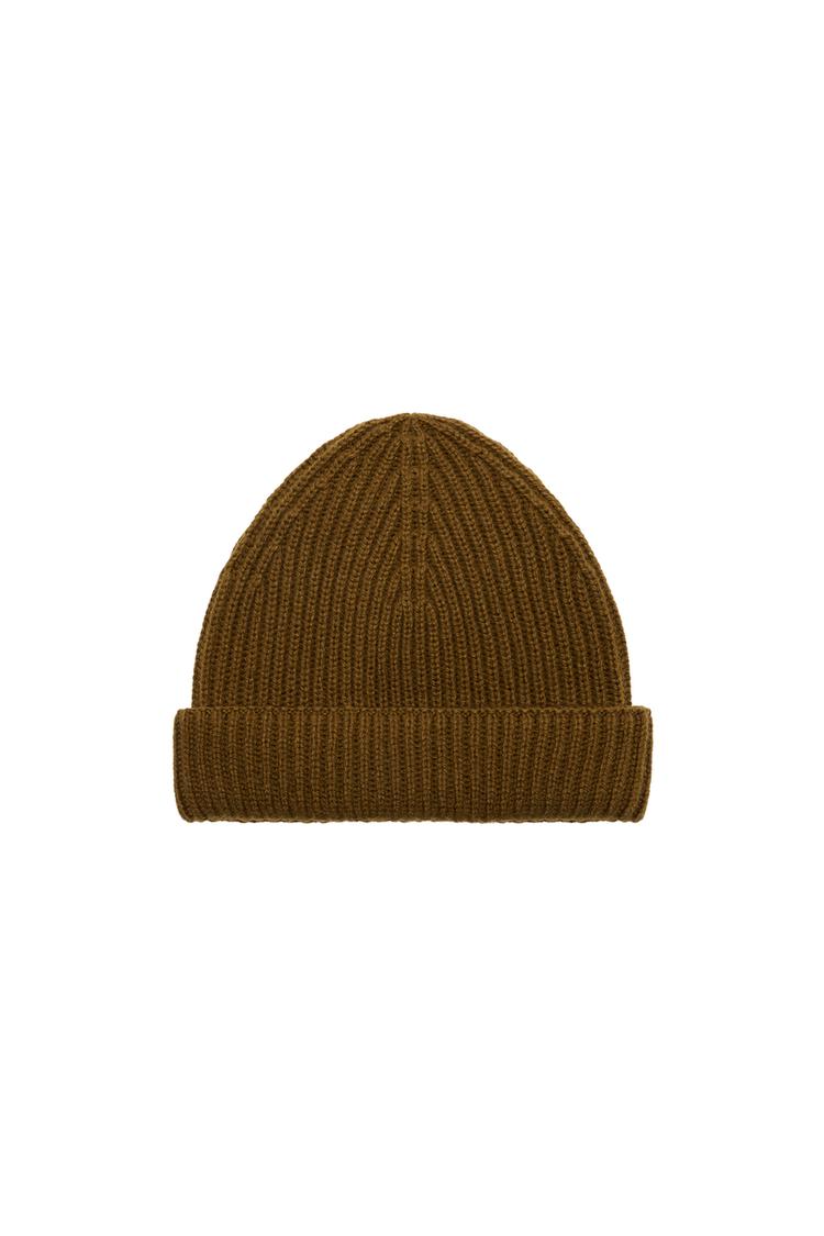 RIBBED KNIT BEANIE