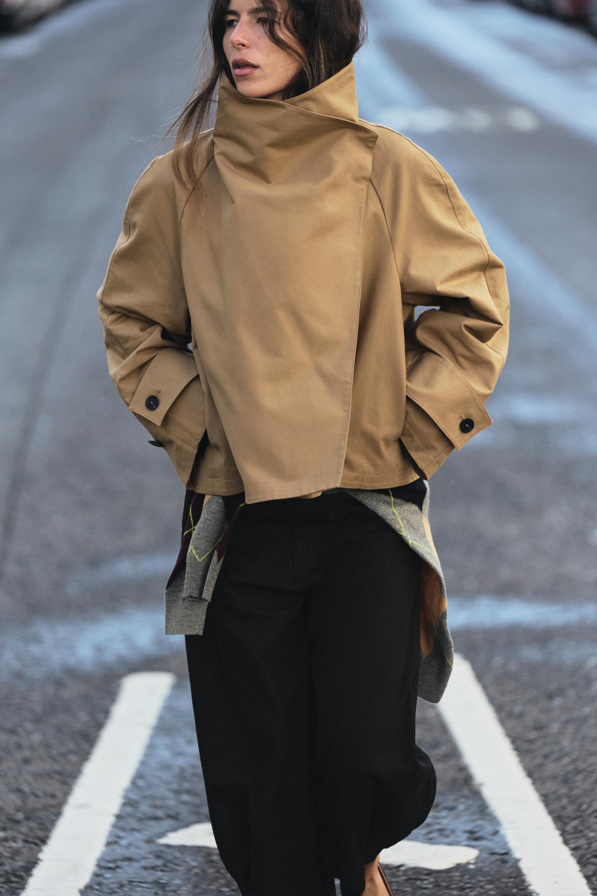 Тренч ZW COLLECTION укороченный с высоким воротником — ZARA