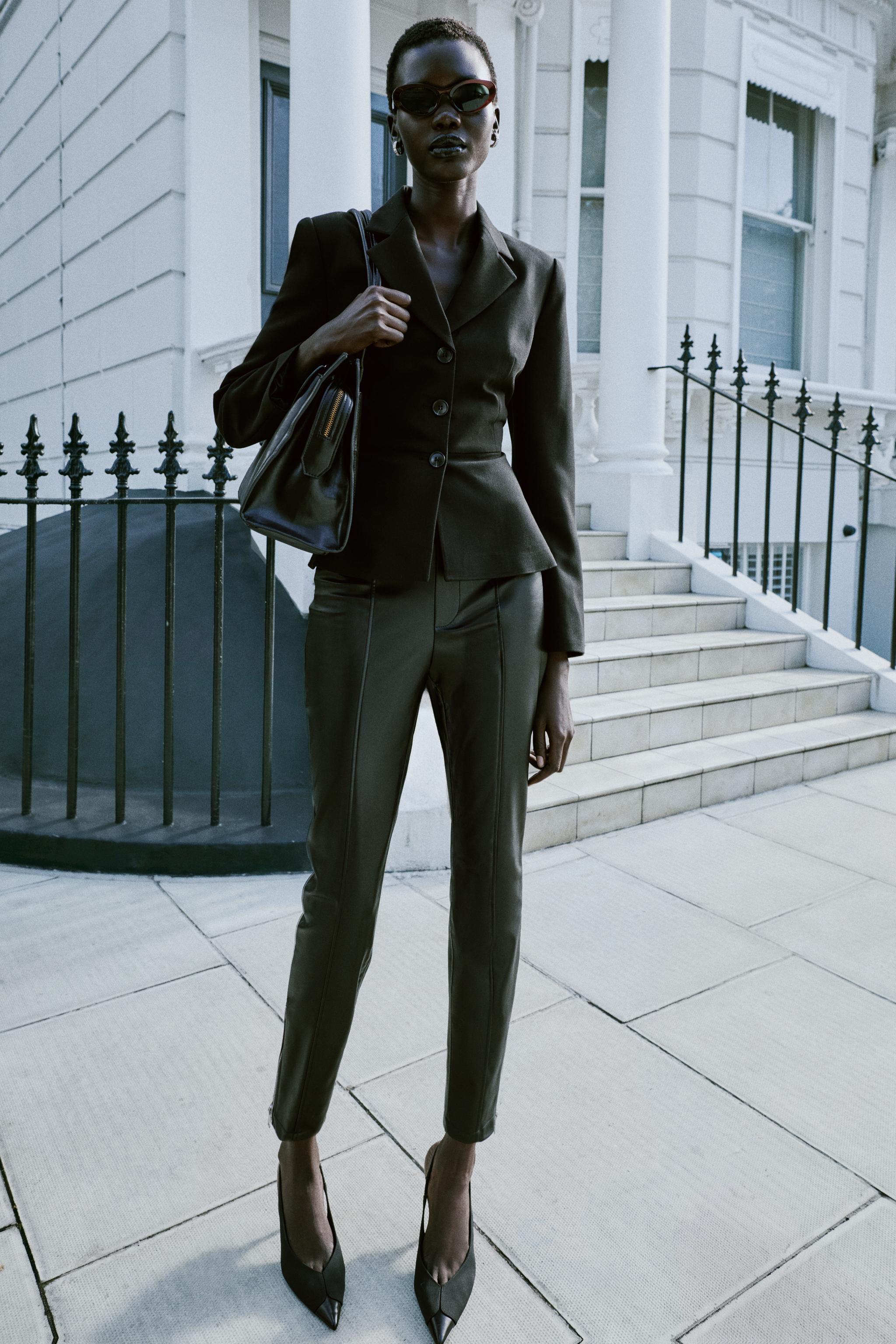 Блейзер с баской и плечевыми накладками — ZARA