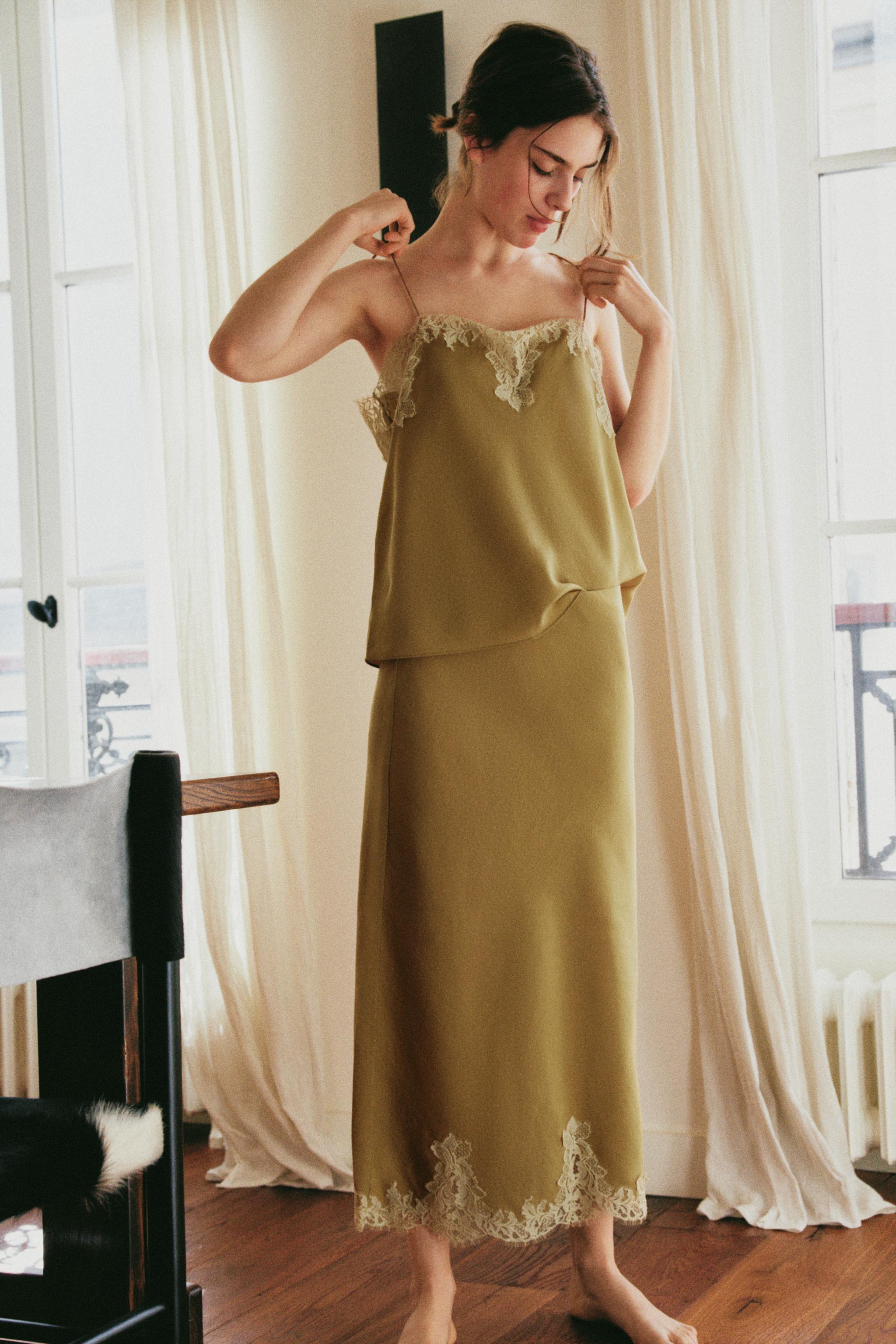 КРУЖЕВНОЙ ТОП В БЕЛЬЕВОМ СТИЛЕ — ZARA