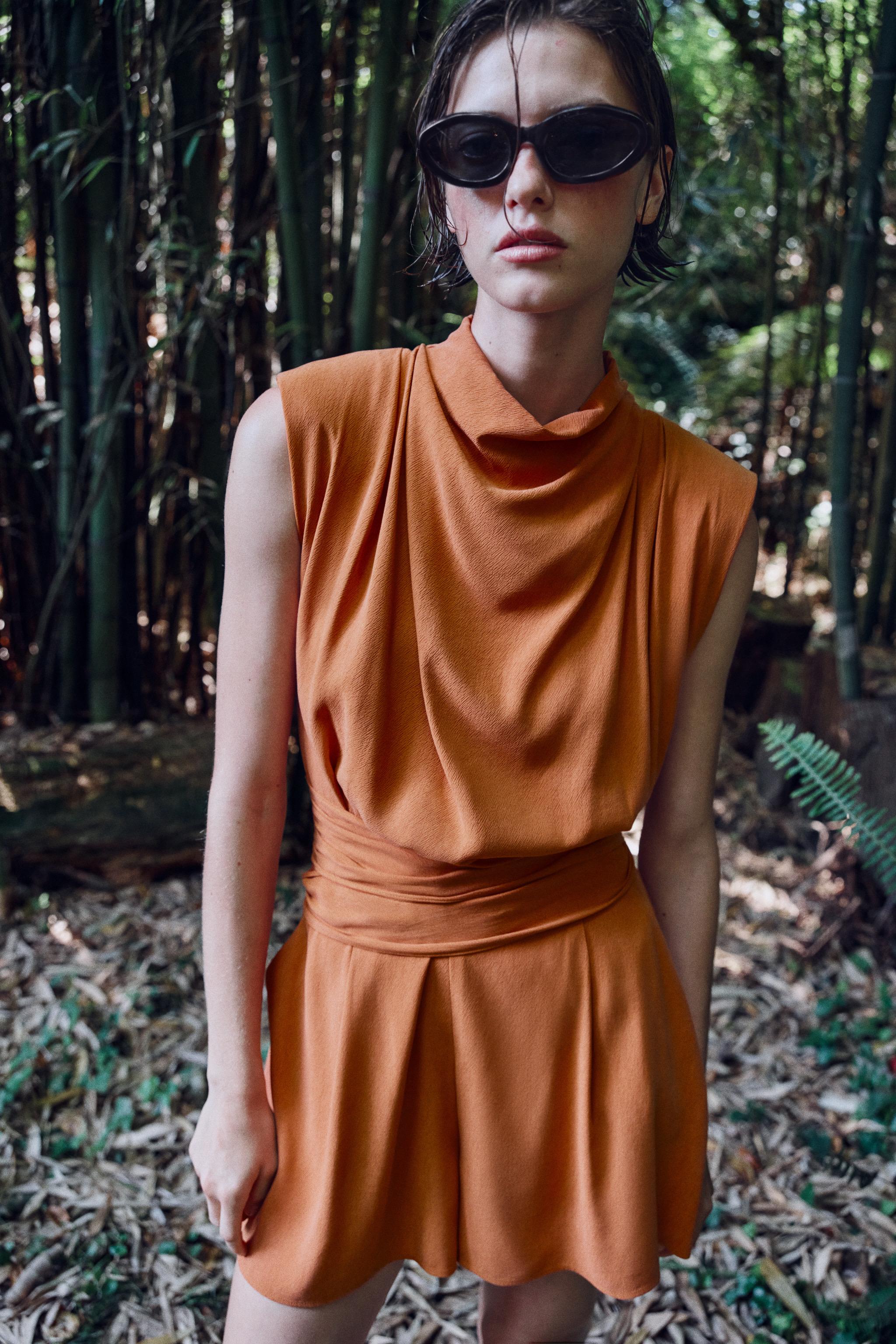 КОРОТКИЙ КОМБИНЕЗОН С ПОЯСОМ И ПОДПЛЕЧНИКАМИ — ZARA