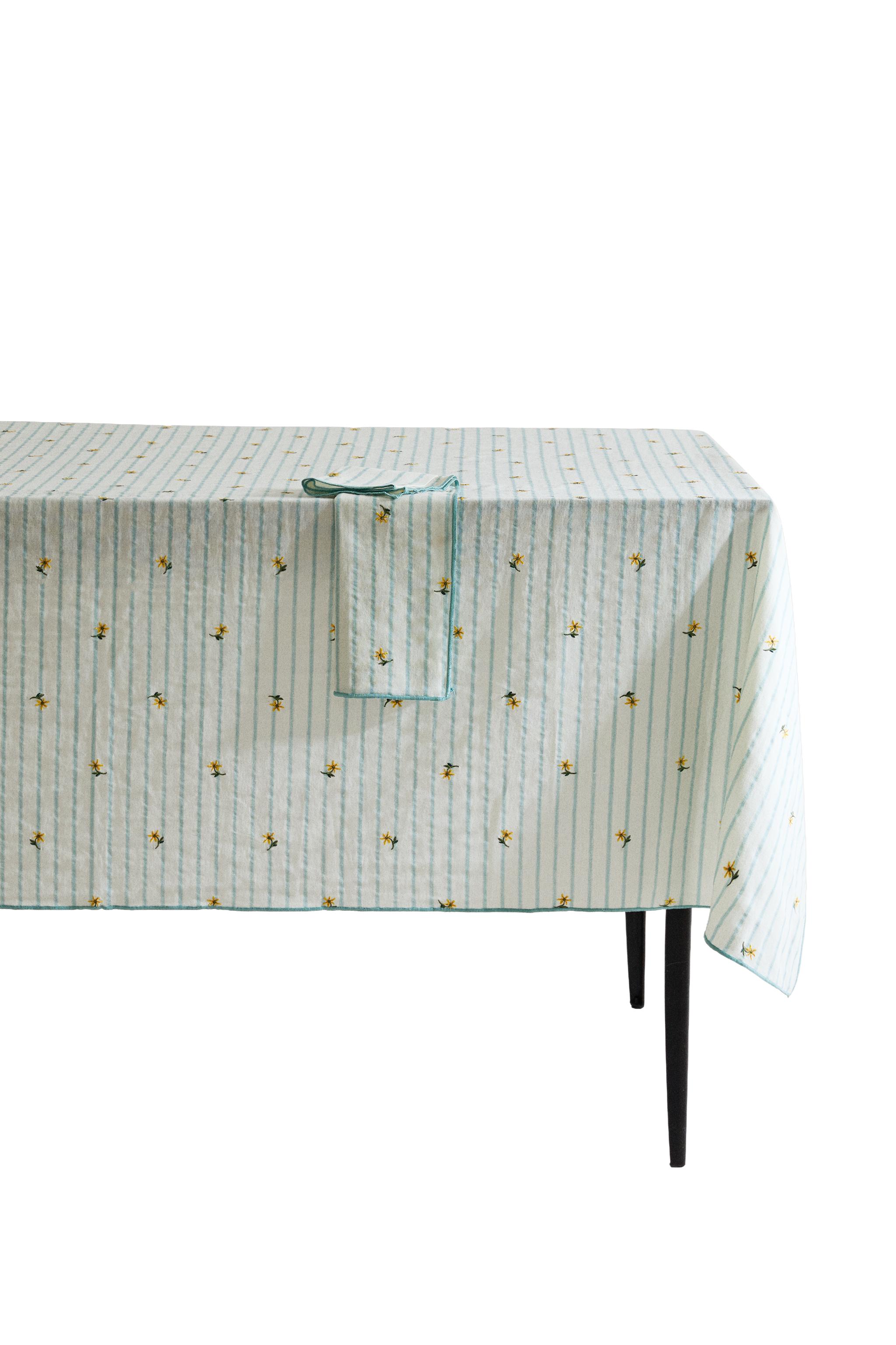 СКАТЕРТЬ В ПОЛОСКУ С ЦВЕТОЧНОЙ ВЫШИВКОЙ — Zara Home