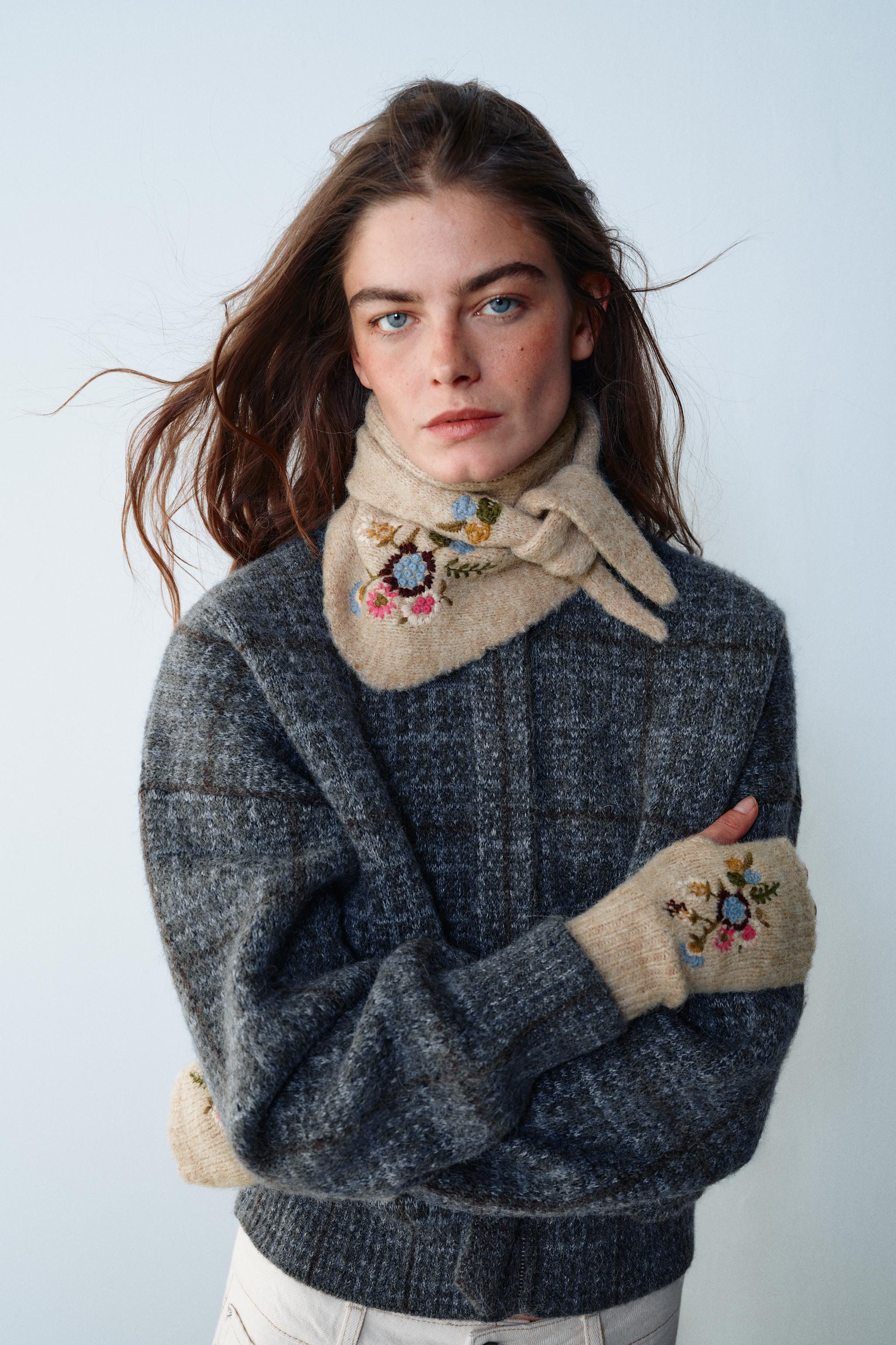 EMBROIDERED KNIT MITTENS — ZARA