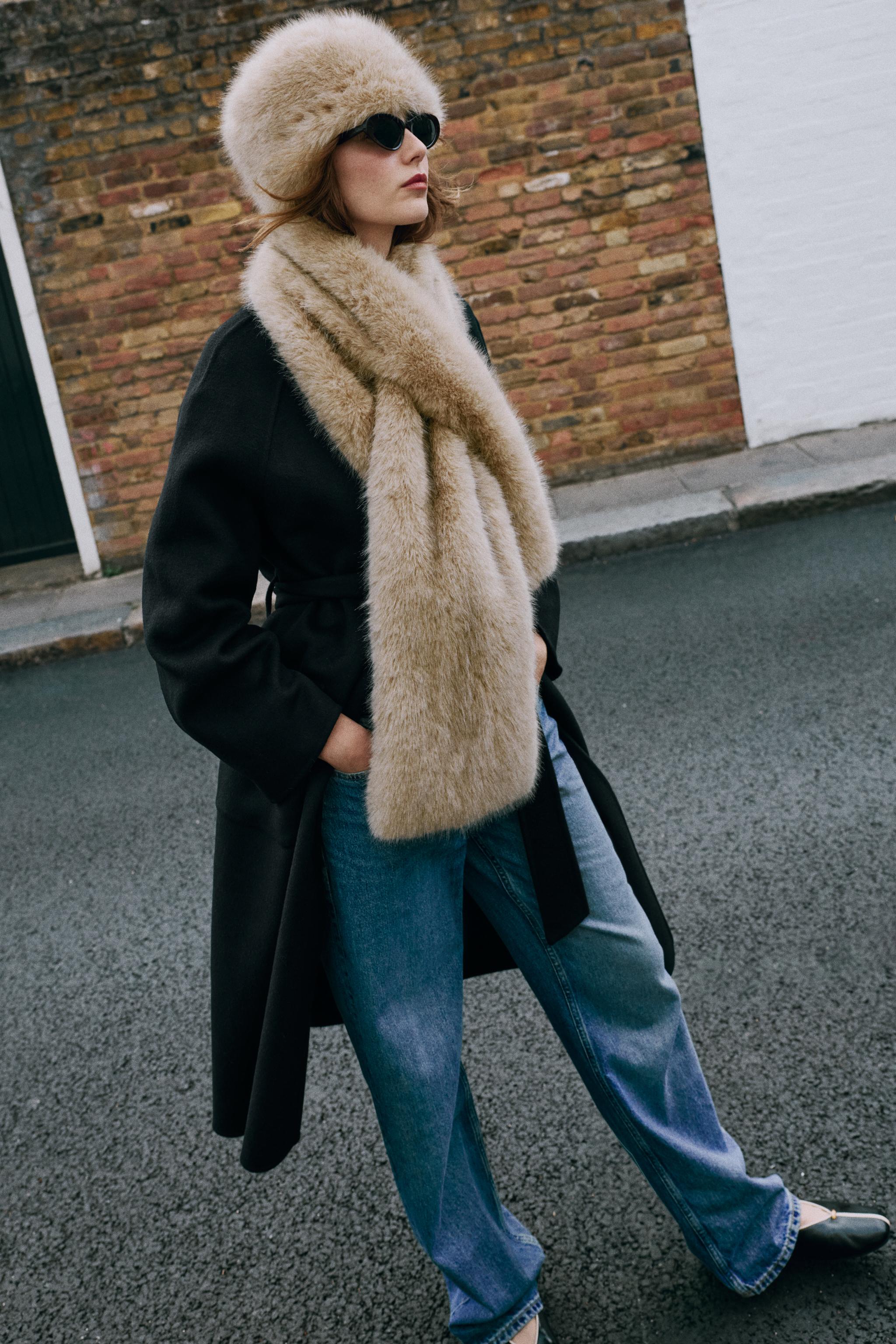 ШАРФ ИЗ ИСКУССТВЕННОГО МЕХА С ПРОРЕЗЬЮ — ZARA