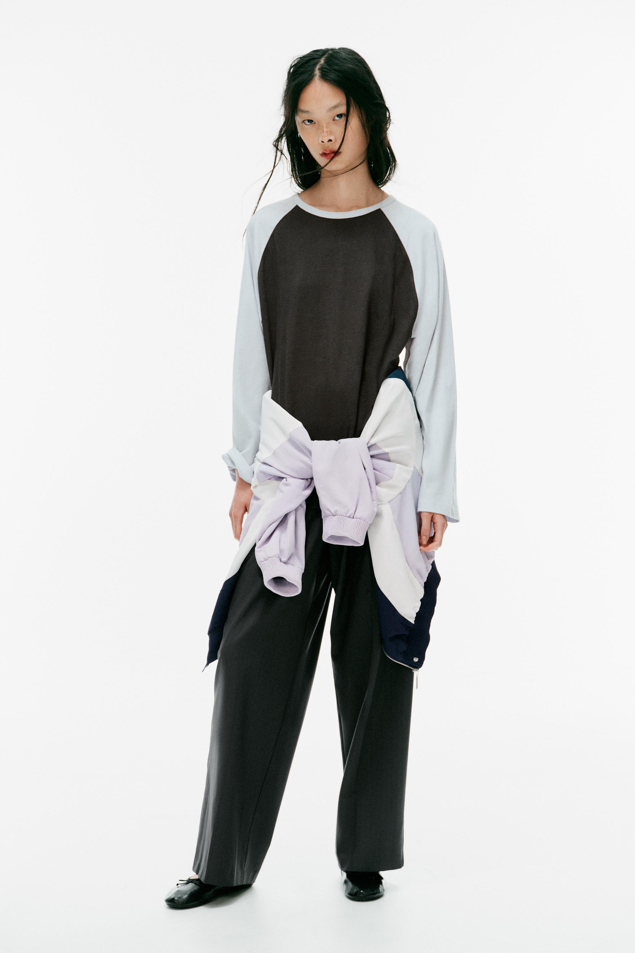 Футболка с контрастными рукавами реглан — ZARA