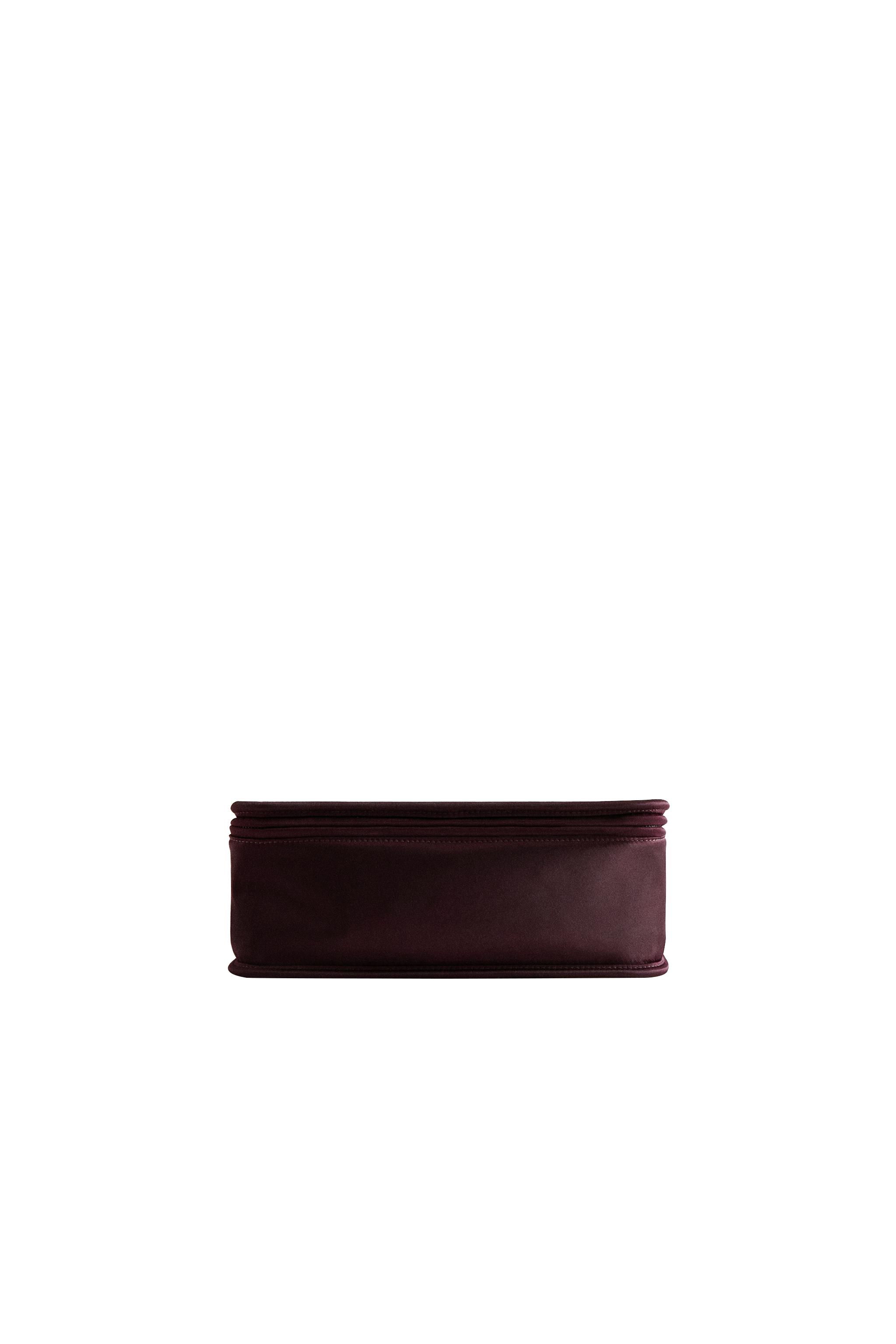 КОСМЕТИЧКА ИЗ САТИНА — ZARA