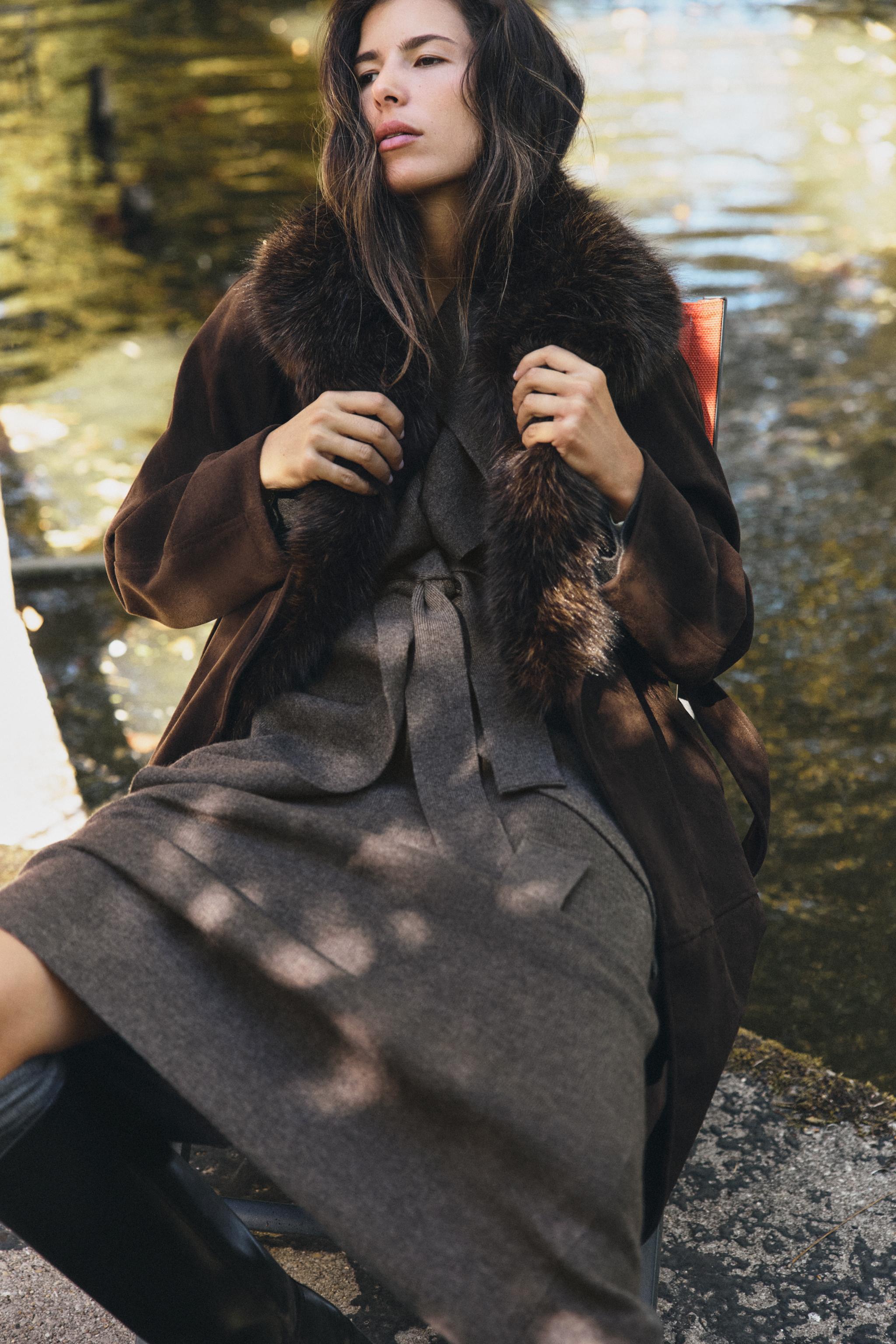 Пальто с поясом и воротником из искусственного меха — ZARA