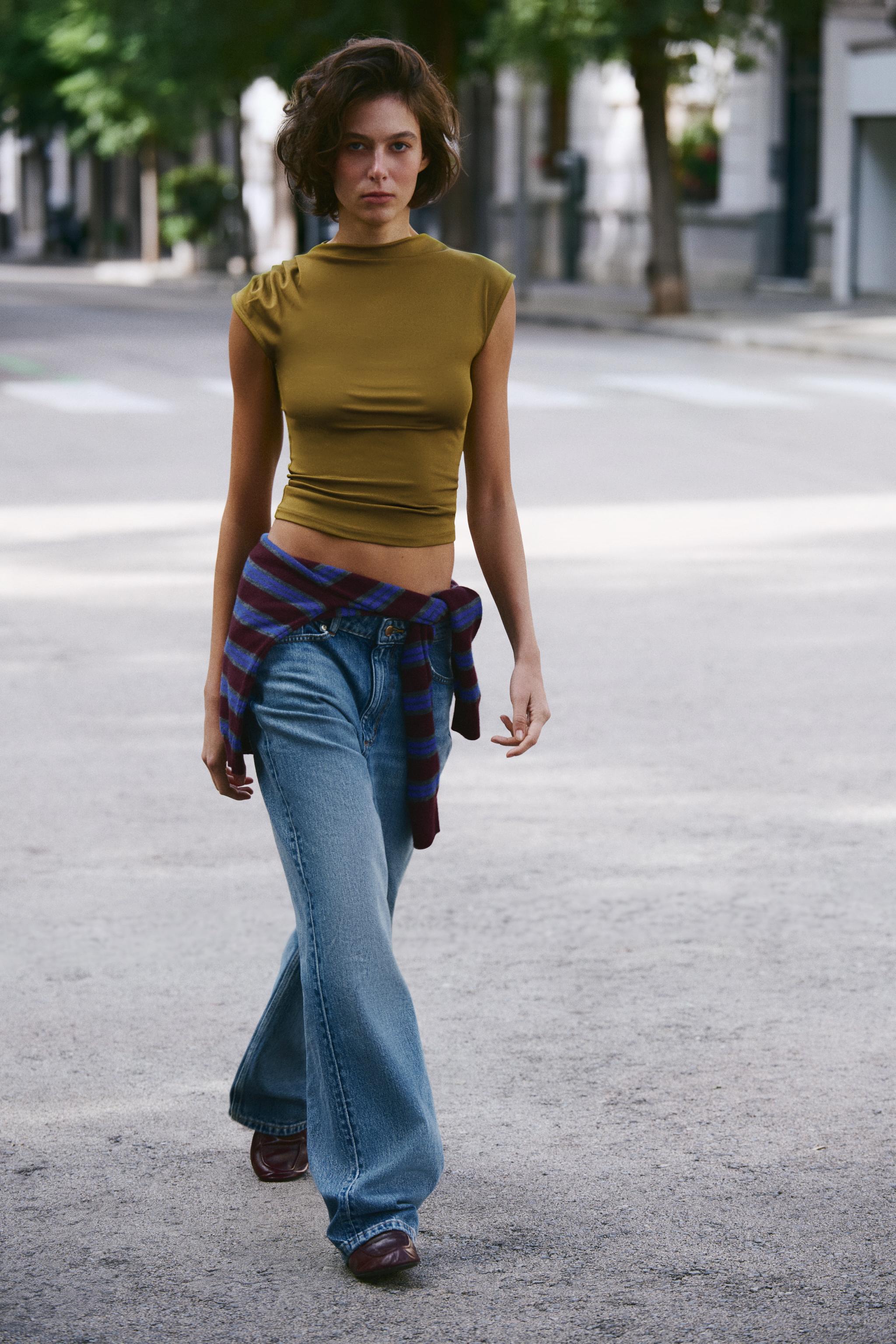 ФУТБОЛКА С ДРАПИРОВАННЫМ ВОРОТНИКОМ — ZARA
