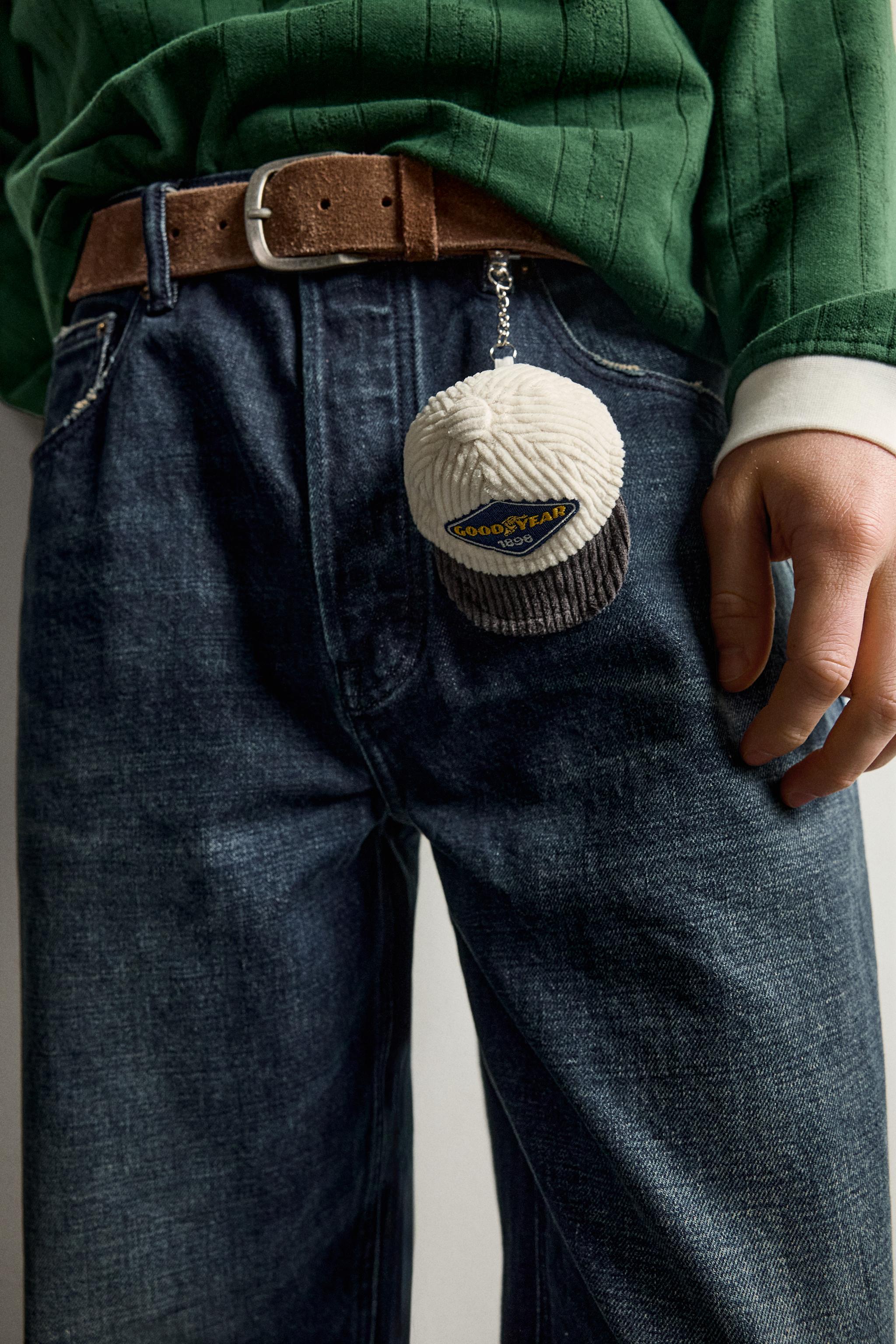 БРЕЛОК КЕПКА С НАШИВКОЙ GOODYEAR© — ZARA