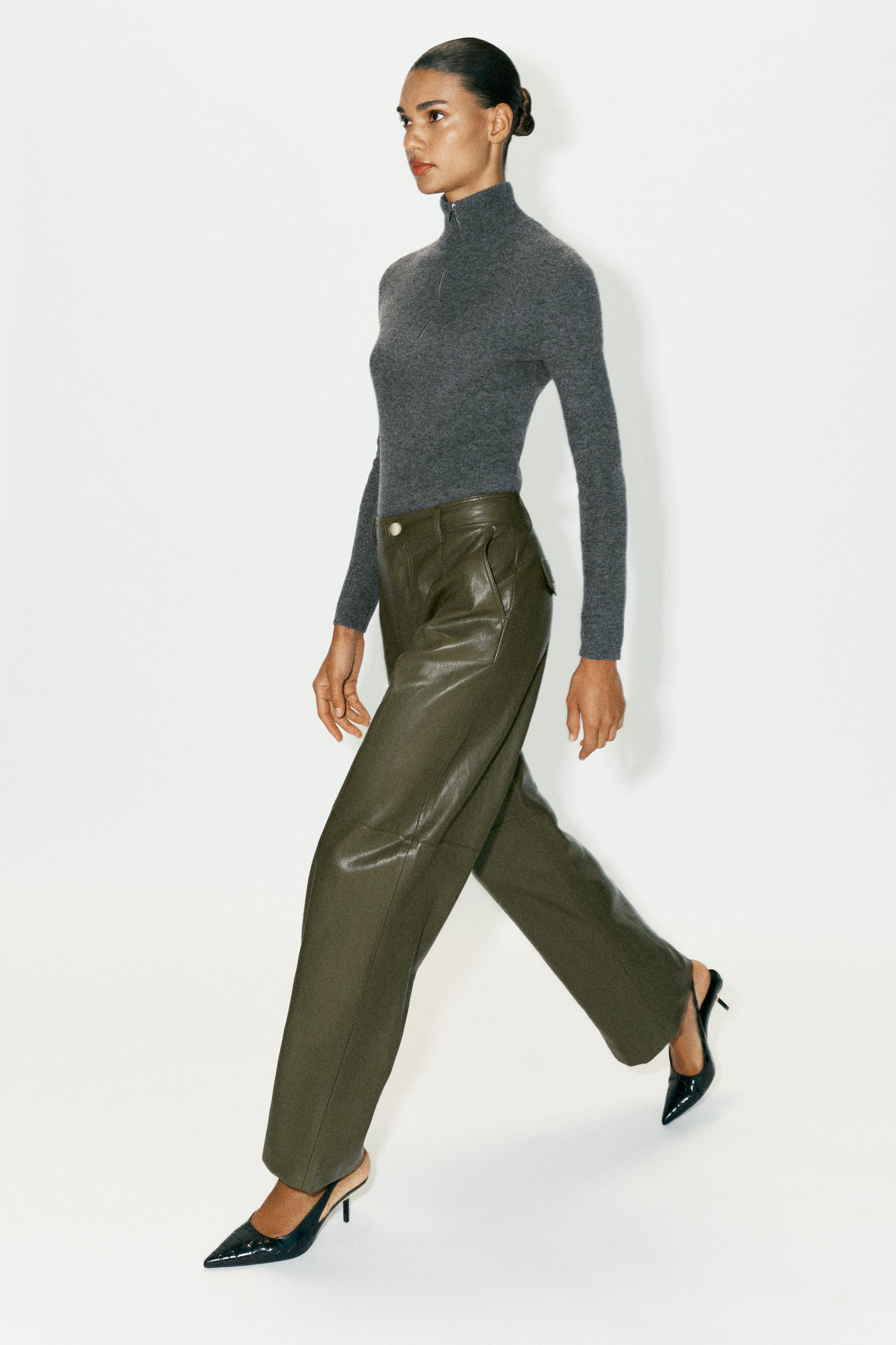Брюки с прямыми штанинами с эффектом кожи — ZARA
